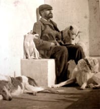 Axel Munthe con parte dei suoi animali nella Villa San Michele